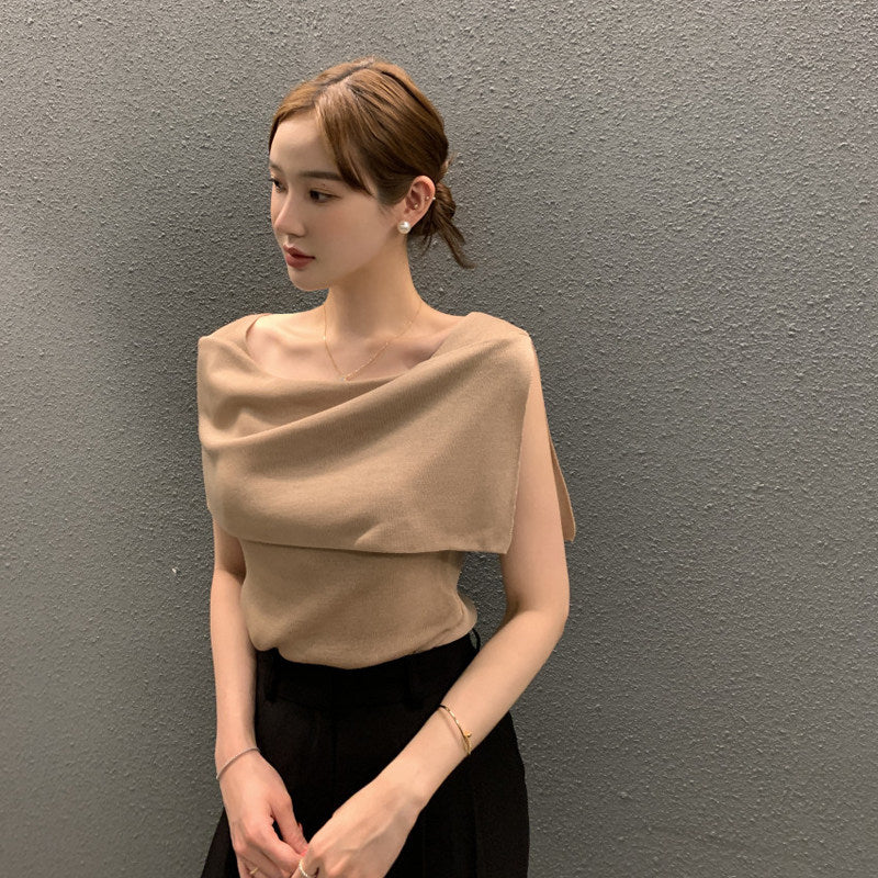 ショルダーのアシンメトリートップス