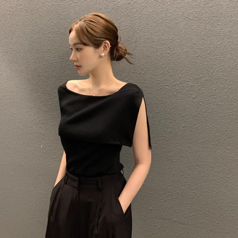 ショルダーのアシンメトリートップス